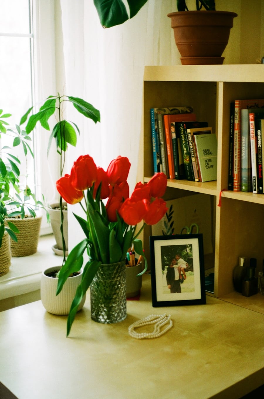 Photo "Smart Decluttering Tips for an Organized Home and Mind"